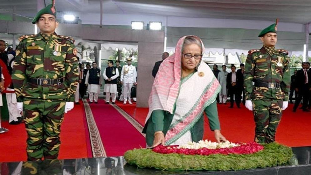 স্বাধীনতা ও জাতীয় দিবসে বঙ্গবন্ধুর প্রতিকৃতিতে প্রধানমন্ত্রীর শ্রদ্ধা 