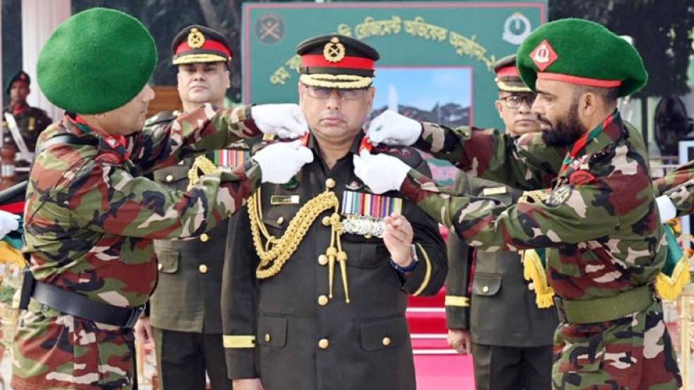 ‘কর্নেল অব দি রেজিমেন্ট’ হলেন সেনাপ্রধান