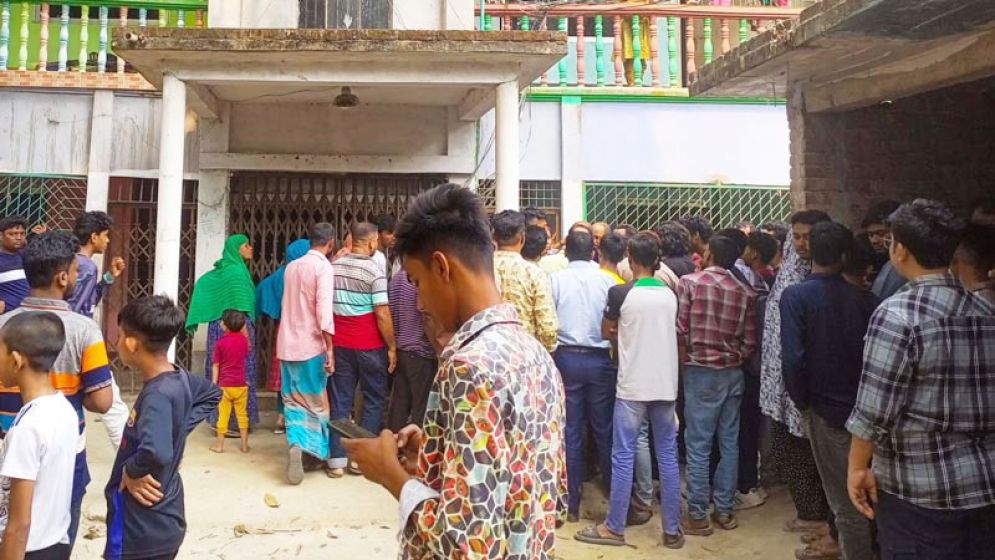 অভয়নগরে বৈষম্যবিরোধী ছাত্র আন্দোলনের দুই পক্ষের মারামারি