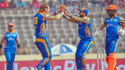 রাজশাহীকেও বিদায় করল খুলনা