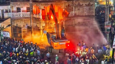 ভাঙ্গা হচ্ছে শামীম ওসমানের দাদা বাড়ি