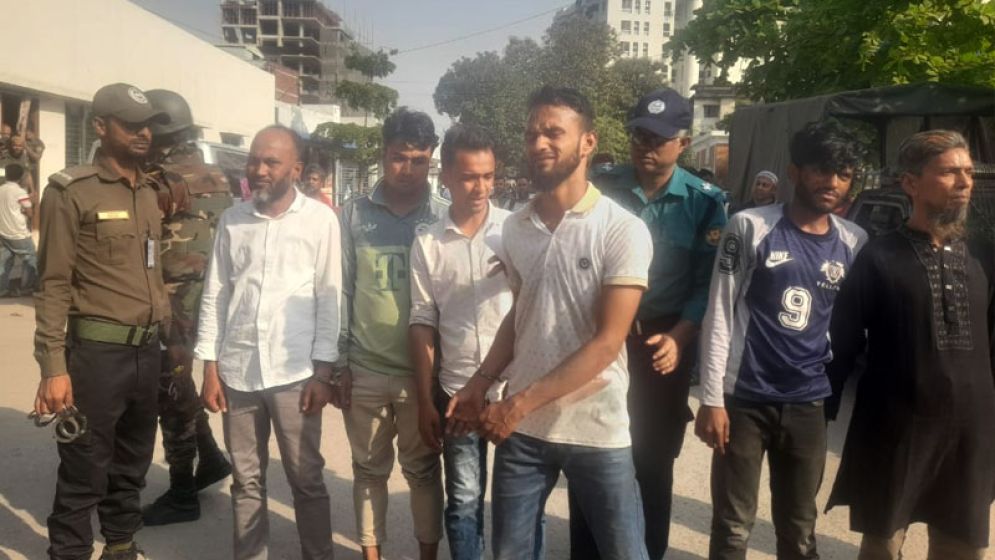 মিরপুর বিআরটিএতে ভ্রাম্যমান অভিযান 