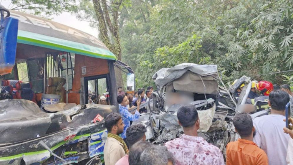 চট্টগ্রামের জাঙ্গালিয়ায় সড়ক দুর্ঘটনা, নিহত ১০
