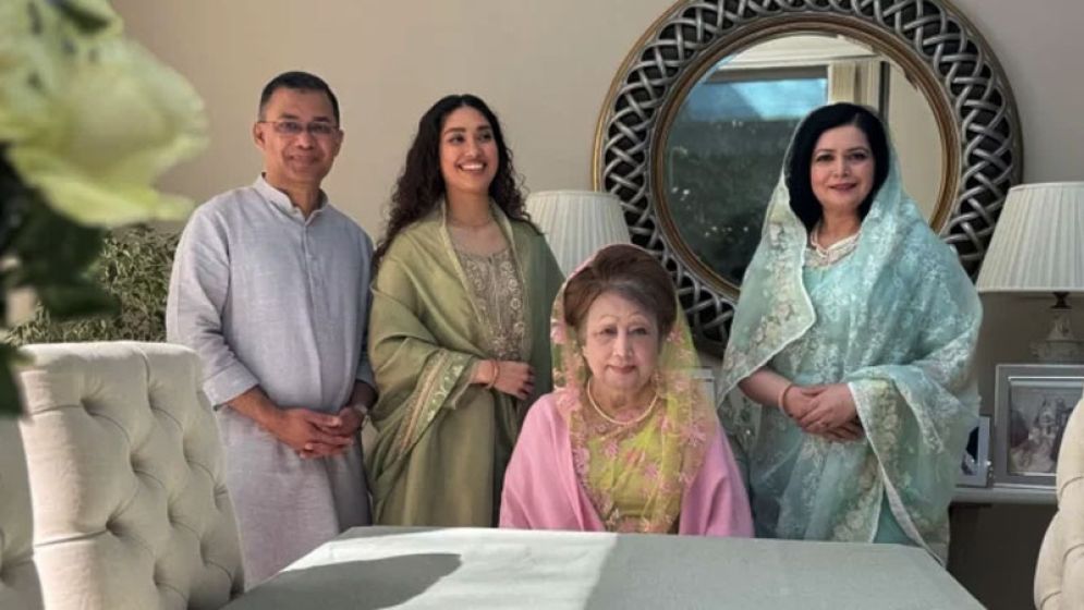 দেশে ফিরছেন খালেদা জিয়া