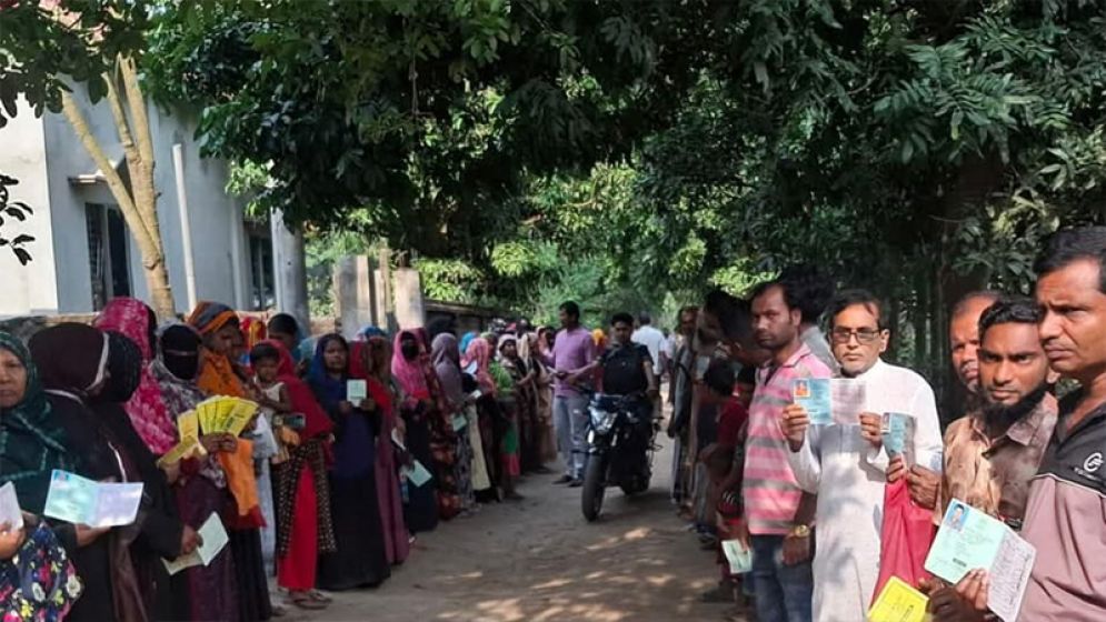 প্রায় ২০০ কোটি টাকা নিয়ে লাপাত্তা এনজিও