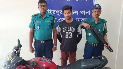 রাজধানীতে চাপাতি ঠেকিয়ে ছিনতাই, গ্রেপ্তার ১