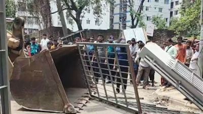 রূপনগরে রাস্তায় অবৈধ স্থাপনা উচ্ছেদ ডিএনসিসির