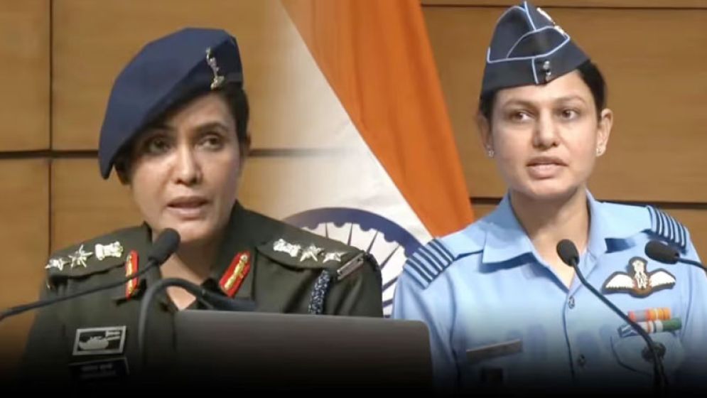 স্ব-মহিমায় অনন্যা কর্নেল সোফিয়া কোরেশি ও উইং কমান্ডার ব্যমিকা সিং