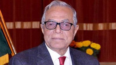 ছেলেসহ দেশ ছাড়লেন সাবেক রাষ্ট্রপতি আবদুল হামিদ