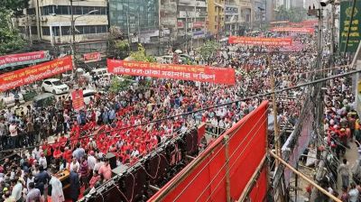 নয়াপল্টনে শ্রমিক সমাবেশে জনস্রোত