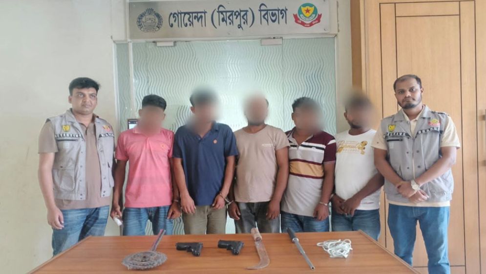 ডাকাতির প্রস্তুতিকালে খেলনা পিস্তলসহ পাঁচ ডাকাত গ্রেপ্তার 