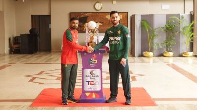 পাকিস্তান-বাংলাদেশ টি-টোয়েন্টি সিরিজের ট্রফি উন্মোচন