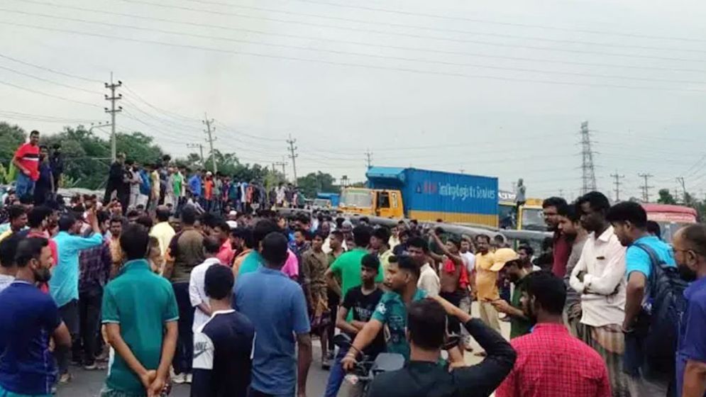 ঢাকা-টাঙ্গাইল মহাসড়ক অবরোধ করে সিএনজি চালকদের বিক্ষোভ