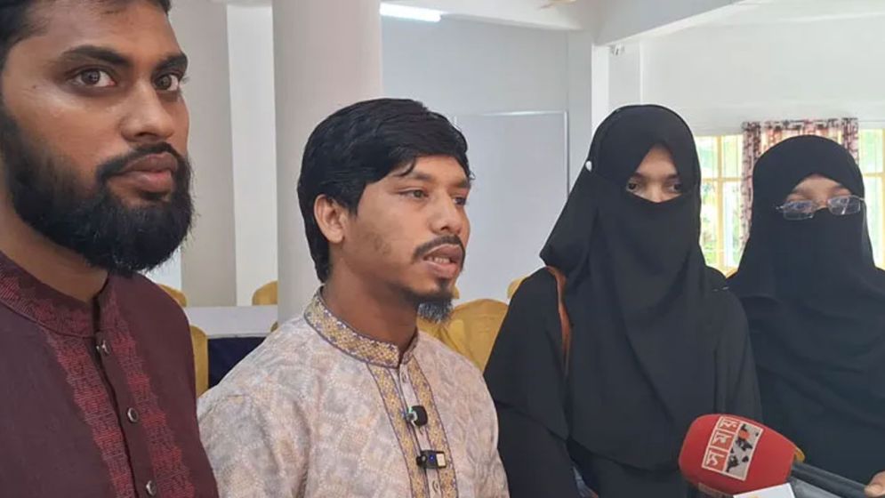 দুই নারী প্রার্থীকে সাইবার বুলিংয়ের অভিযোগ
