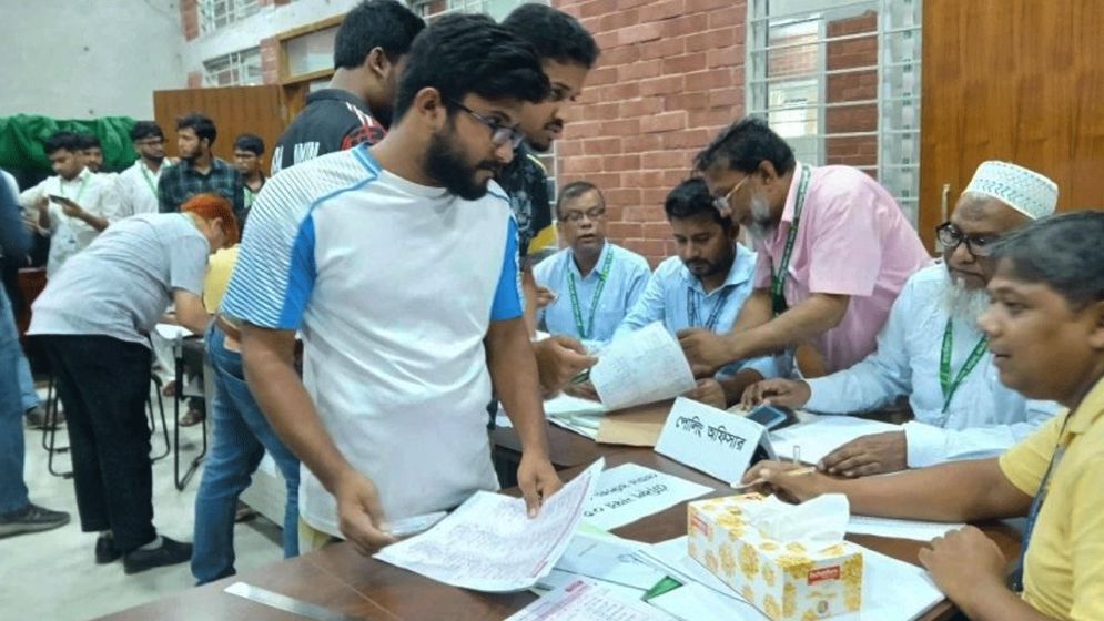 প্রথম ২ ঘণ্টায় ভোটার উপস্থিতি কম