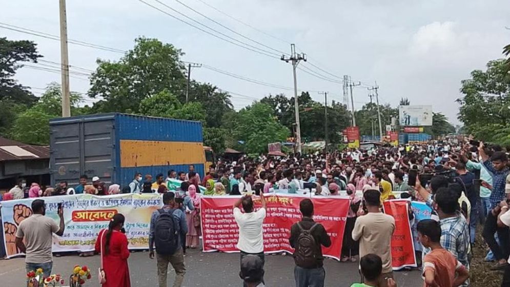 ঢাকা-চট্টগ্রাম মহাসড়ক অবরোধ,দুর্ভোগ