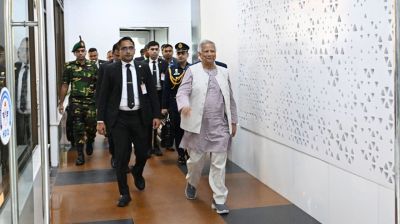 নিউইয়র্ক সফর শেষে দেশে ফিরেছেন প্রধান উপদেষ্টা