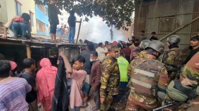 মোহাম্মদপুরের চাঁদ উদ্যানে বস্তিতে আগুন