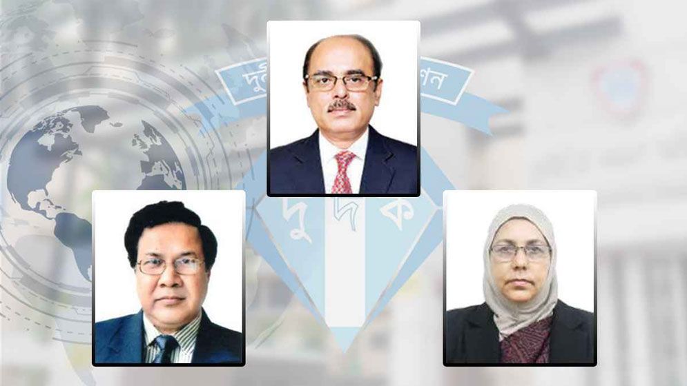 দুদক চেয়ারম্যানসহ দুই কমিশনারের পদত্যাগ 