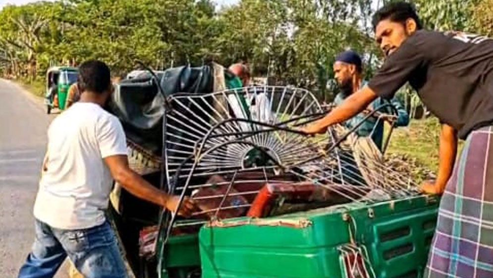 টাঙ্গাইলে বাসের সঙ্গে সংঘর্ষে অটোরিকশার ৩ যাত্রী নিহত