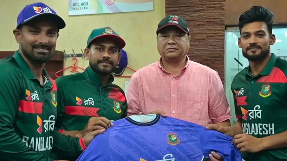 বিজয়ের রঙে লিপুর বিদায়