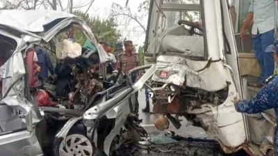 বাগেরহাটে বাস-মাইক্রোবাস সংঘর্ষে নিহত ১২