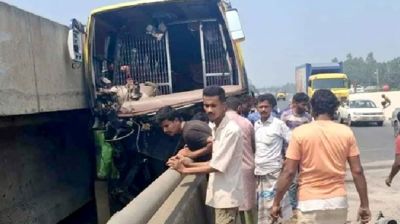 সিরাজগঞ্জে নিয়ন্ত্রণ হারিয়ে বাস উল্টে নিহত ৩