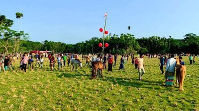 মেলা ও উৎসবে মুখর ঘোড়দৌঁড়
