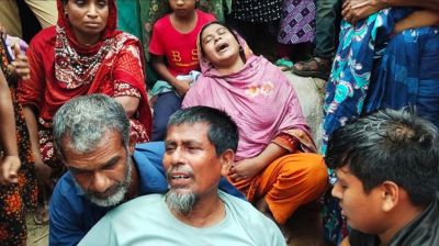 নওগাঁয় একই পরিবারের চারজনকে গলাকেটে হত্যা