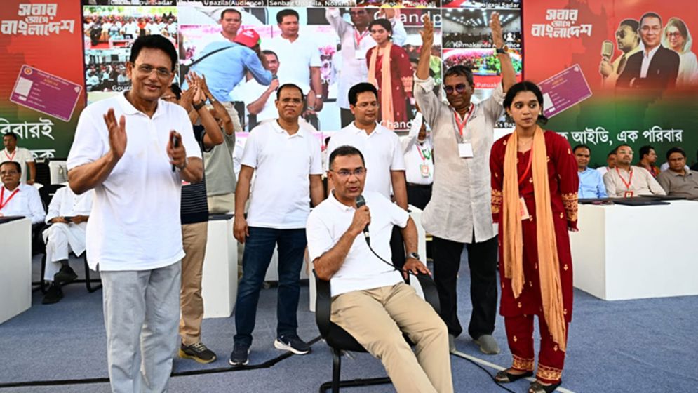 একটি মহল রাজনীতির নামে বিভ্রান্তি ছড়াচ্ছে, সতর্ক থাকুন : প্রধানমন্ত্রী