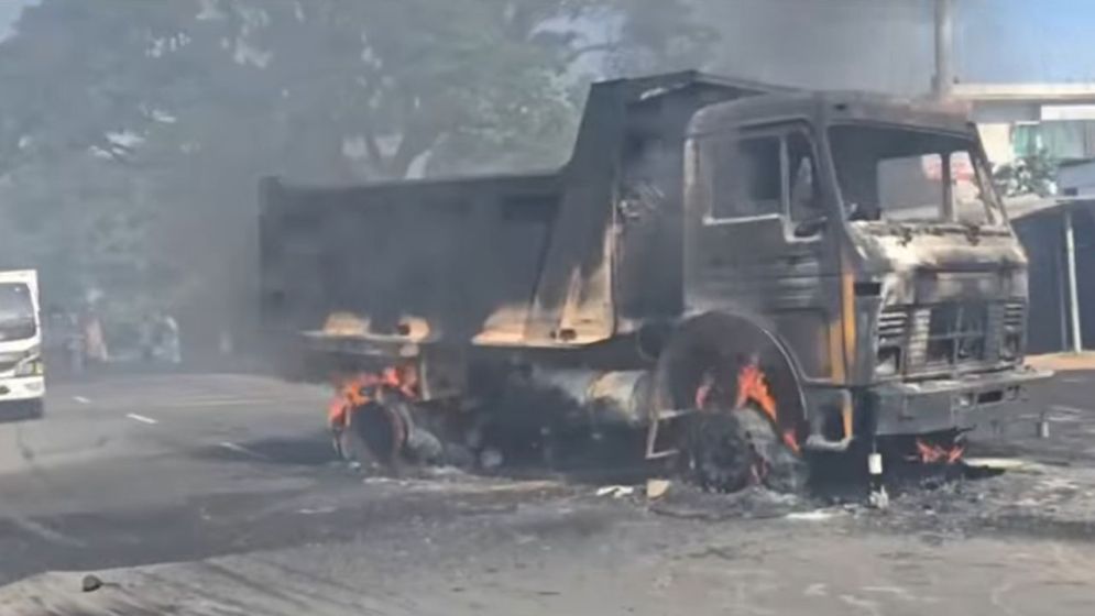 পুঠিয়ায় ডাম্প ট্রাকের চাকায় পিষ্ট হয়ে নিহত ১