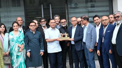 পোশাক শিল্পের বিকাশে প্রতিবন্ধকতা দ্রুত দূর করার নির্দেশনা প্রধানমন্ত্রীর