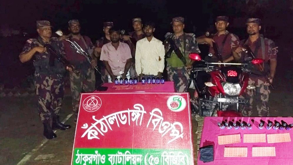 হরিপুর সীমান্তে বিজিবির অভিযানে আটক ২