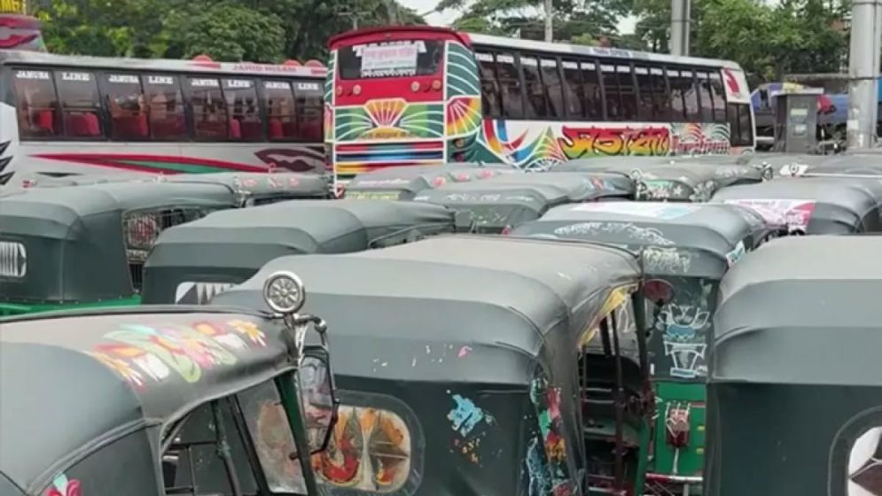 ফেনীতে টানা গ্যাস সংকটে সিএনজিচালকদের ভোগান্তি