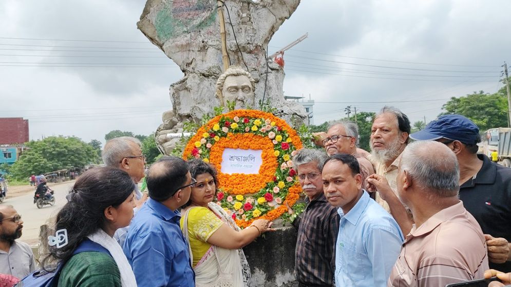 বীরশ্রেষ্ঠ হামিদুর রহমানের ভাস্কর্য পুনর্নির্মাণ দাবি 