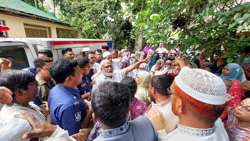 প্যারোলের মুক্তিতে মায়ের জানাজায় আওয়ামী লীগ নেতা