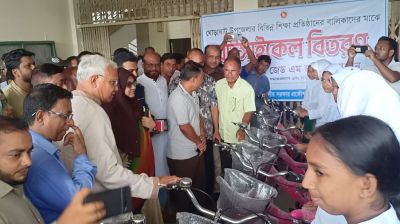 ঘোড়াঘাটে ৬০ শিক্ষার্থী পেল উপহারের বাইসাইকেল