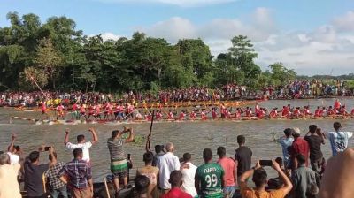 বাধা পেরিয়ে বিয়ানীবাজারে নৌকাবাইচ