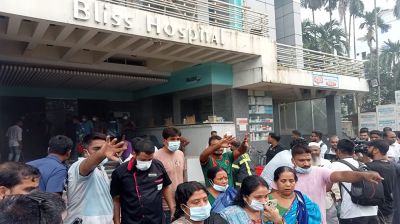 হাসপাতালে আগুন, ধোঁয়ায় ফায়ার সার্ভিসকর্মীসহ অসুস্থ ৫০