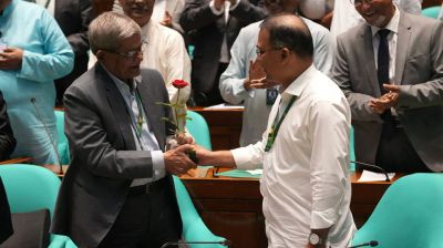 নবনির্বাচিত রাষ্ট্রপতিকে গোলাপের শুভেচ্ছা জানালেন প্রধানমন্ত্রী