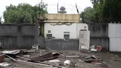 পাকিস্তান হাইকমিশনের বাইরে বুলডোজার চালিয়ে নিরাপত্তা বেষ্টনী সরাল ভারত