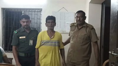 জাবিতে গাঁজাসহ বহিরাগত আটক