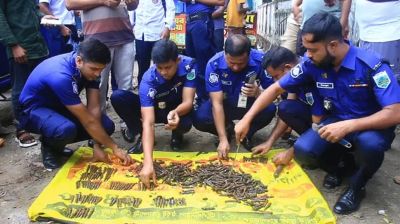 বগুড়ায় ড্রেন খুঁড়তে মিলল এসএমজির ৩৩৪ রাউন্ড গুলি