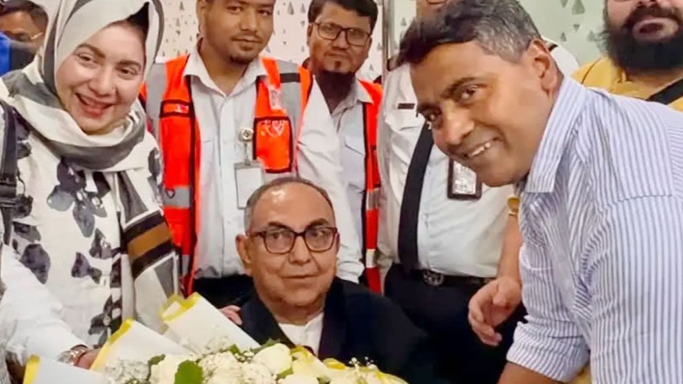 চিকিৎসা শেষে দেশে ফিরলেন মির্জা আব্বাস