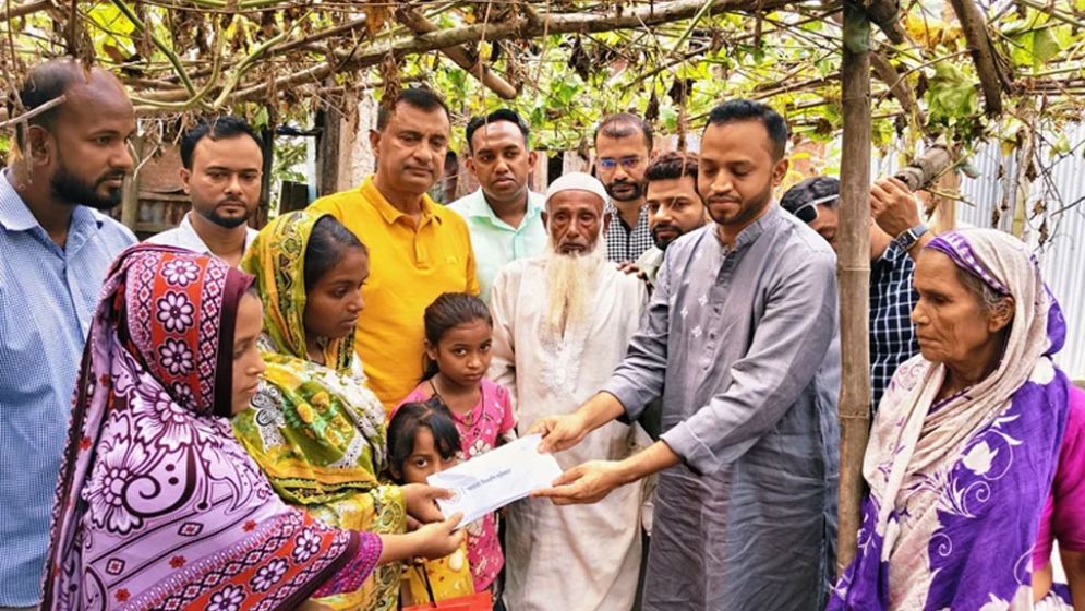 বাবা-মাকে হারানো পাঁচ কন্যার পাশে প্রধানমন্ত্রী