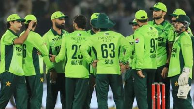 ইংল্যান্ডকে উড়িয়ে দিল পাকিস্তান