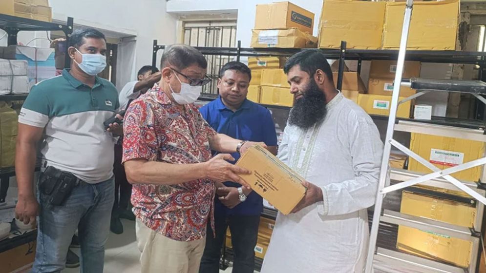 ফুলপুর উপজেলা স্বাস্থ্য কমপ্লেক্স আকস্মিক পরিদর্শন স্বাস্থ্যমন্ত্রীর